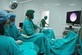tan soi nieu quan bang laser holmium